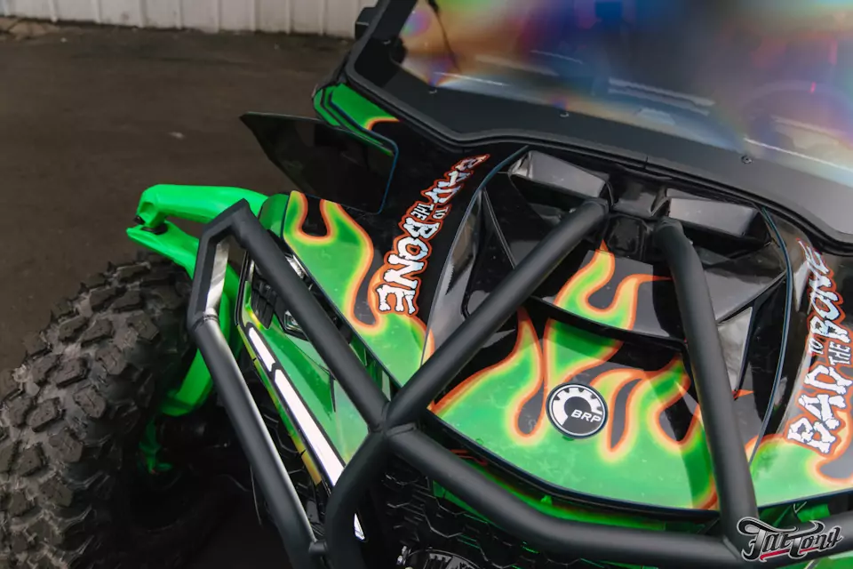 Оклеили багги BRP CAN-AM Maverick R X RS в яркую винилографию!